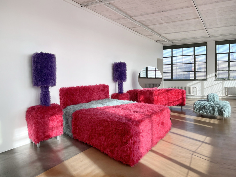Sylvie Fleury, Bedroom Ensemble II, 1998, vue d'exposition, MAMCO, 2024. Photo: Annik Wetter