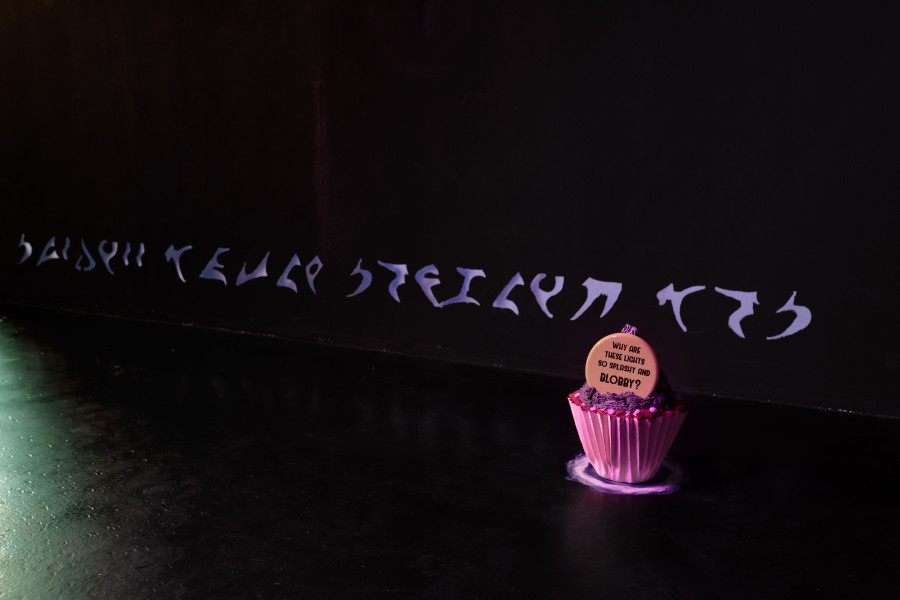 Ilaria Vinci, In my mind, in my head (kingdom), Metallic Paint, Dimensions Variable; Further and faster through your soul, Mixed media, Diameter 23 x 45 cm / Picture: Flavio Karrer / Courtesy: the Artist and Longtang