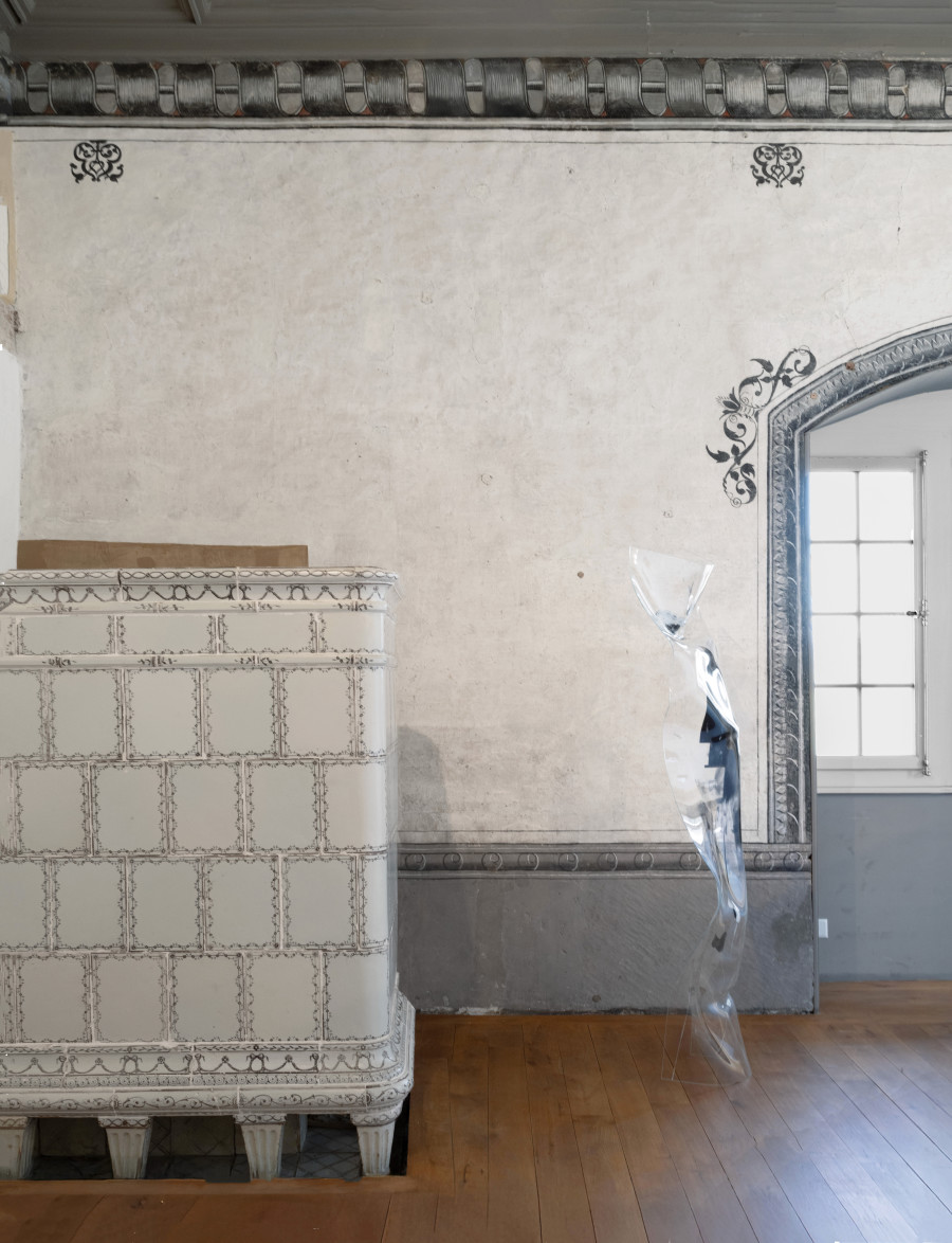 Exhibition view, Sebastian Haas, (Im)permanence, Vitromusée Romont, Freiburg, 2024-2025.
