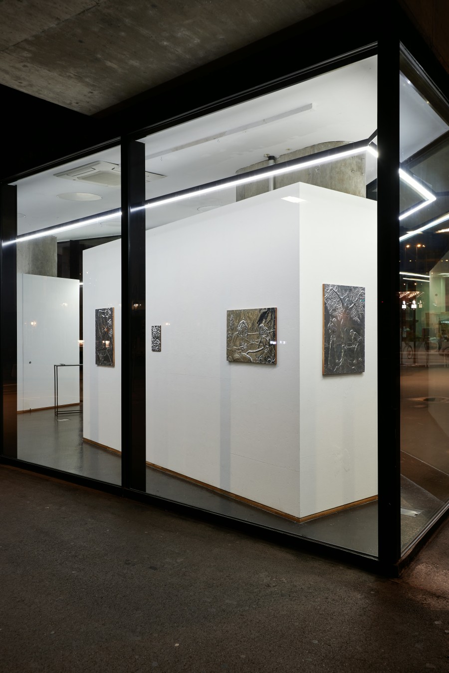 Paula Santomé, The Felling of Daphne, 2023. Installation view. VITRINE Basel. Photographer: Moritz Schermbach. Courtesy of the artist and VITRINE London/Basel.