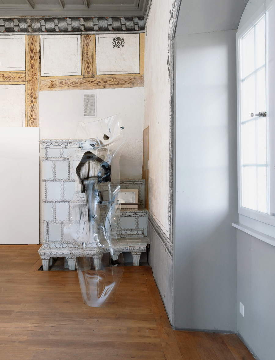Exhibition view, Sebastian Haas, (Im)permanence, Vitromusée Romont, Freiburg, 2024-2025.