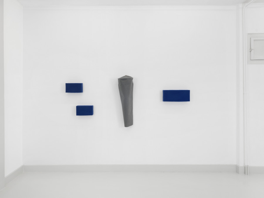Installation view, Franz Erhard Walther, Skopia, 2025. Photo credit: © Julien Gremaud, courtesy Franz Erhard Walther and Skopia