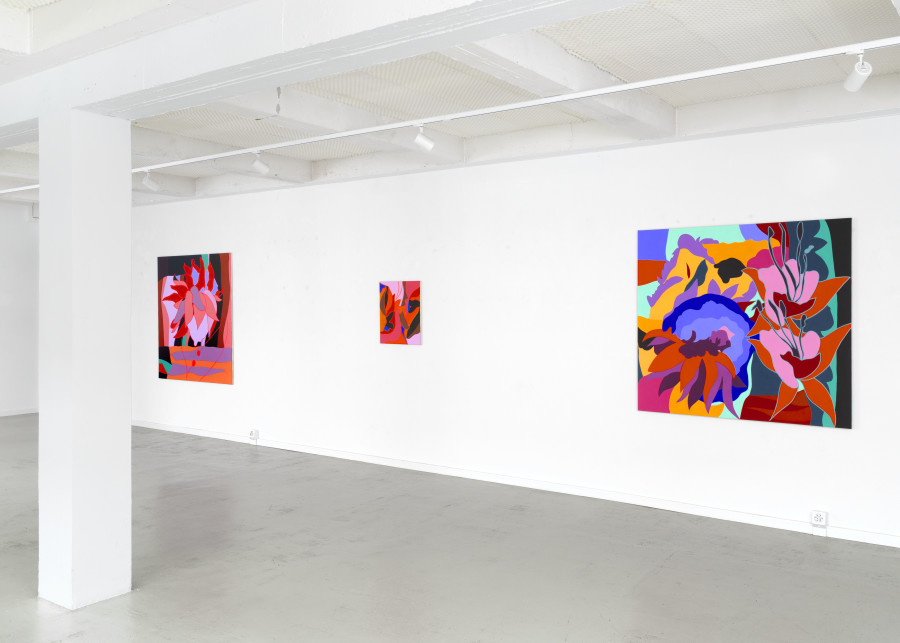 Exhibition view, Jessica Russ, Autoluminescent, Galerie Heinzer Reszler, 2025-2026. Courtesy of the artist and the gallery. Photo credit: Laurent Isler