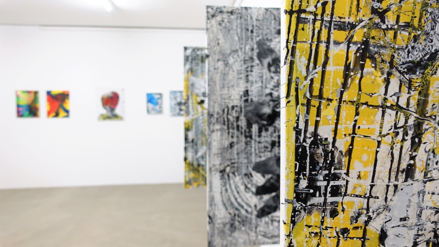 Installation view, Christian Eisenberger, Sehn saat zieh ohne n, Galerie Nicola von Senger, 2022.