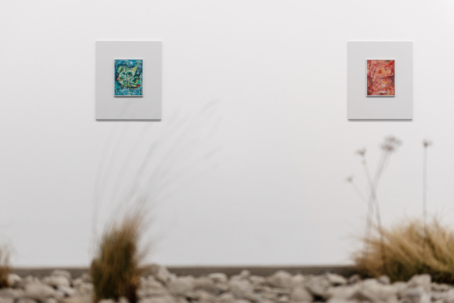 Camillo Paravicini
, Installationsansicht "Janus", 2021 (links) "The Battle of Trafalgar", 2021 (rechts)