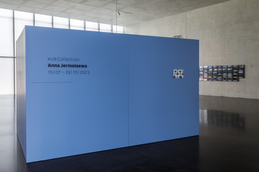Anna Jermolaewa, Installation view ground floor Kunsthaus Bregenz, 2023. Photo: Markus Tretter. Courtesy of the artist. © Kunsthaus Bregenz, Anna Jermolaewa, Bildrecht, Wien, 2023