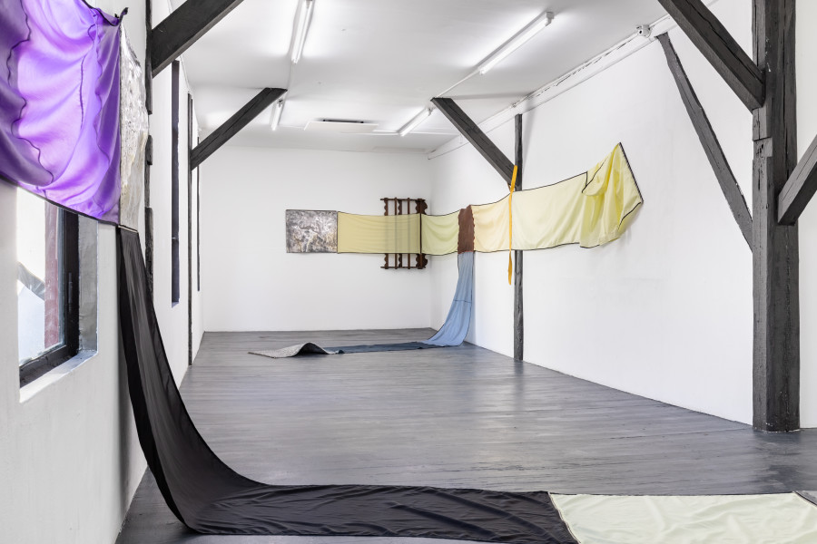 Front: Sentences Unfold Part 1 (detail), 2023. Back: Gil Pellaton, Sentences Unfold Part 2, 2023, polished cast aluminum, umbrella fabrics, shower curtain fabrics and other fabrics, zippers, glue, paprika, varnished wood, dimensions variable. Photo: Kilian Bannwart