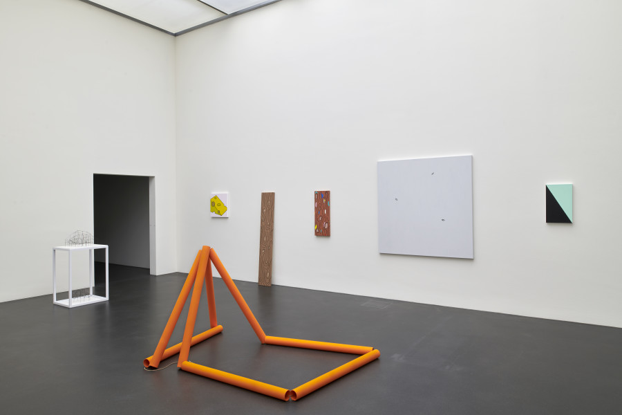 Ausstellungsansicht zentral!, Kunstmuseum Luzern, 2021, mit Werken von Irene Weingartner, Barbara Mühlefluh und Ramon Hungerbühler, Foto: Franca Pedrazzetti