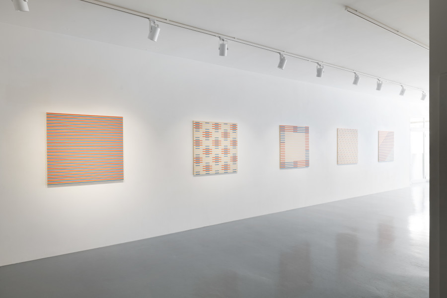 Exhibition view, Lena Hilton, SINGLE GRID – TRAME SIMPLE, Wilde, 2023. Photo Eric Bergoend