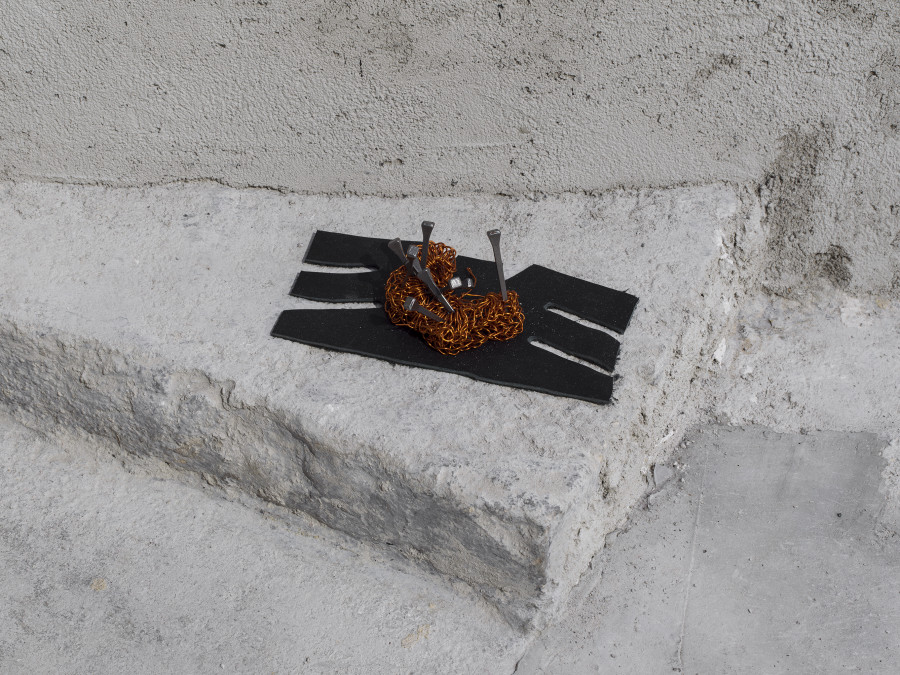 Exhibition view «nudos de tiempo» by ektor garcia, mixed media installation, Cabaret Voltaire 2022. Photo: Cedric Mussano. Courtesy: the artist