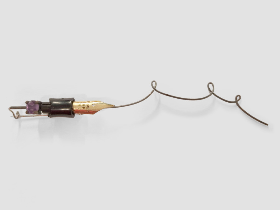 Bernhard Schobinger, Schmucklinie / Jewellery Line, 2002, Brooch made of a fragment of fountain pen from boarding school days, amethyst, gold 14 ct, silver, steel, plastic, 2 x 11.2 x 0.9 cm