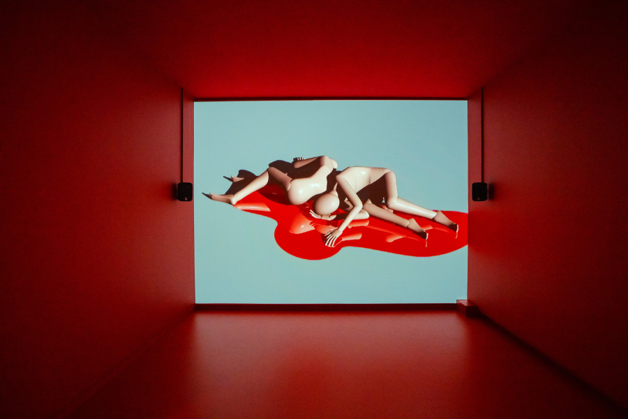Ausstellungsansicht / «Born Digital. Videokunst im neuen Millennium», Juni 2024, Kunsthaus Zürich, Foto © Franca Candrian, Kunsthaus Zürich Yves Netzhammer & Bjørn Melhus, Die umgekehrte Rüstung, 2002. Kunsthaus Zürich, 2003, © Yves Netzhammer