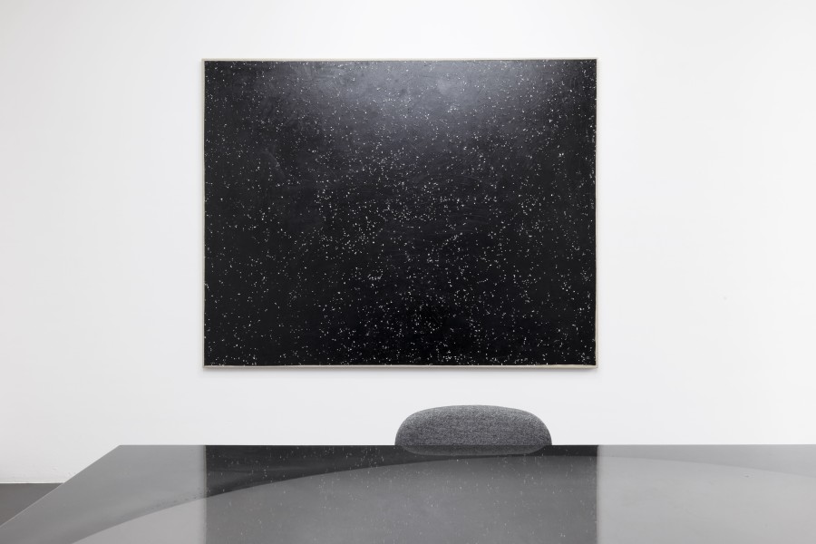 Installation view, Cosima zu Knyphausen, The End surprised me, Weiss Falk, 2022-2023. Photo credit: Gina Folly. Courtesy: Weiss Falk and the Artist
