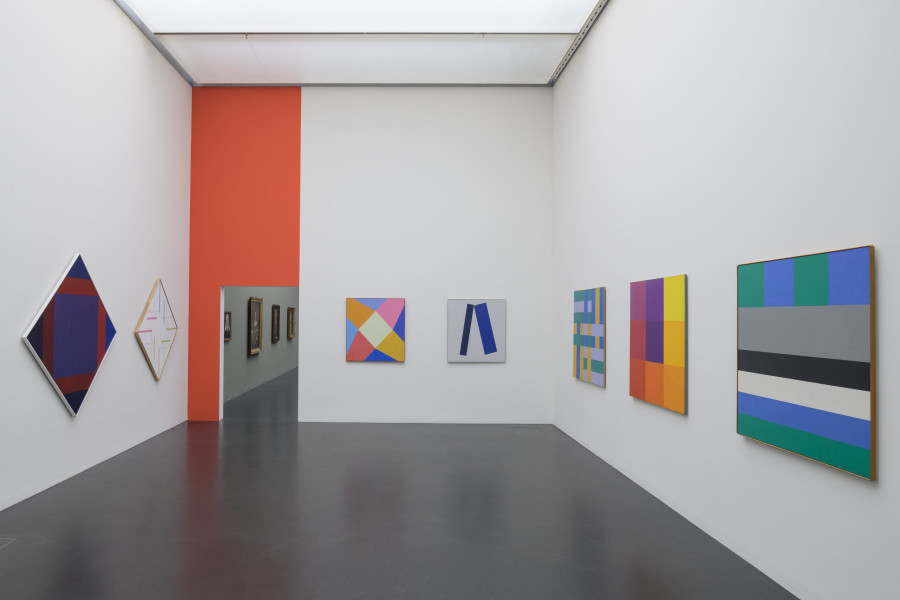 Ausstellungsansicht schön?! Ästhetische Betrachtung der Sammlung, Kunstmuseum Luzern, 2025, mit Werken von Max Bill, Camille Graeser, Richard Paul Lohse, Verena Loewensberg, Claude Loewer und Shizuko Yoshikawa. Foto: Marc Latzel