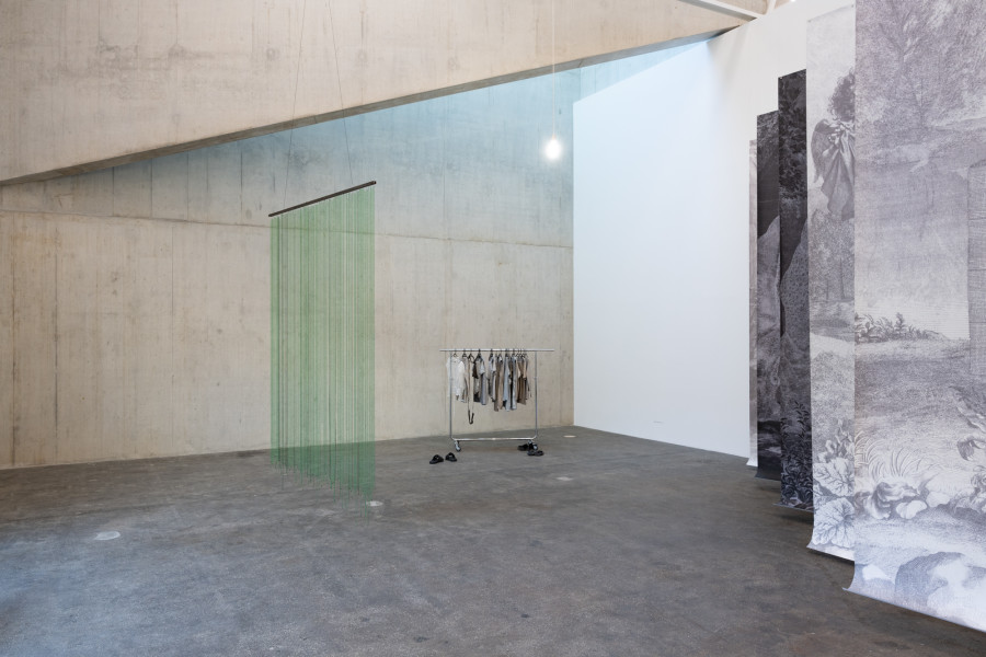Juliette Uzor, Kulisse (corporate fantasy), 2023. Courtesy of the artist und oh la la performing arts production. Ausstellungsansicht / Installation view Kunsthaus Baselland 2025. Foto / Photo: Finn Curry