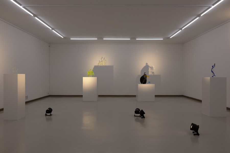 Linda Bilda, Die goldene Welt, installation view, Kunsthaus Glarus, 2025. Photo: Gina Folly