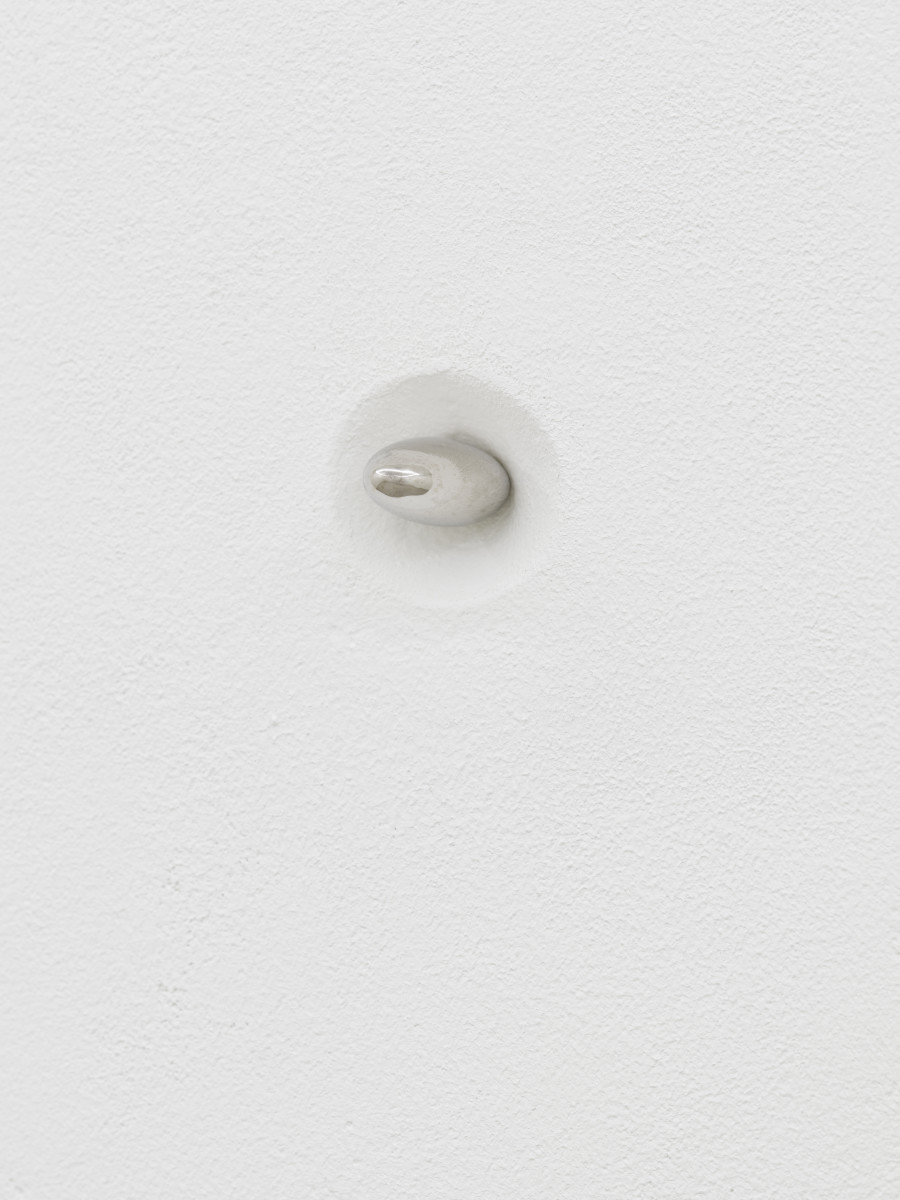 Sanna Helena Berger, Gegengewicht für Schwerpunktthema, 2024. Sterling silver 925 almond 0.5 x 0.8 x 2.5 cm, Hollow dimensions 1 x 1 x 1.5 cm. Galerie Philippzollinger, 2024.