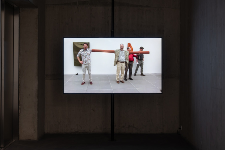 Franz Erhard Walther, Nürnberger Raum, 2017. Sammlung Kerstin Hiller und Helmut Schmelzer. Leihgabe im Neuen Museum Nürnberg © 2025, ProLitteris, Zurich. Ausstellungsansicht / Installation view Kunsthaus Baselland 2025. Foto / Photo: Finn Curry