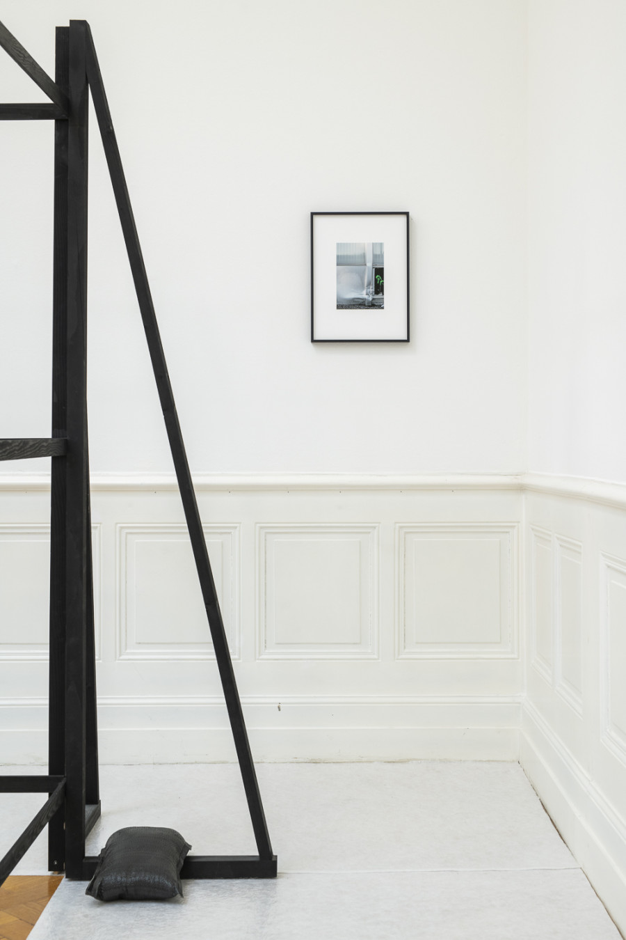 Exhibition view, Yul Tomatala, FAUX JOUR, Société des Arts de Genève, 2025. Photo credit: Greg Clément