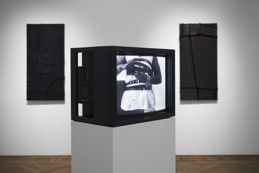 Tiona Nekkia McClodden,THE POETICS OF BEAUTY WILL INEVITABLY RESORT TO THE MOST BASE PLEADINGS AND OTHER WILES IN ORDER TO SECURE ITS RELEASE, Kunsthalle Basel, 2023, exhibition view, front: DIRE / RETENUE, 2023, photo: Philipp Hänger / Kunsthalle Basel