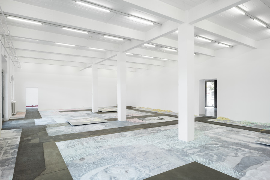 Melike Kara, «Emine`s Garden», exhibition view, 2023. With kars / tij, 2023 (oil stick and acrylic on canvas, 200 x 180 cm, on the left) and qasha`i / tij, 2023 (oil stick and acrylic on canvas, 220 x 200 cm, in the back). Photo: Kunst Halle Sankt Gallen, E. Sommer. Courtesy: the artist Jan Kaps, Cologne & Peres Projects, Berlin