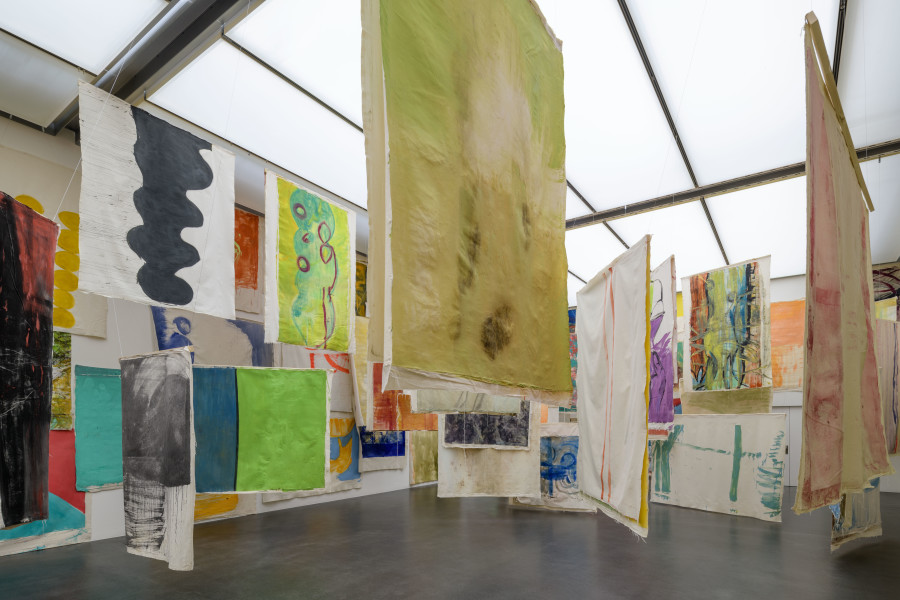 Ausstellungsansicht Vivian Suter. Retrospektive, Foto: Marc Latzel