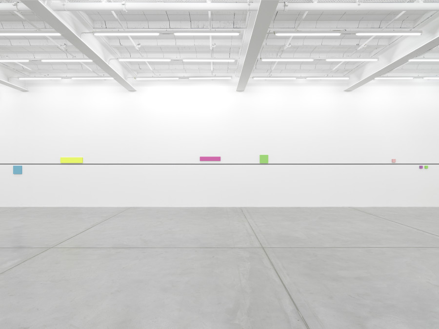 Installation view, Gerwald Rockenschaub, bass+ (re)modification, Galerie Eva Presenhuber, Zurich, MaagAreal, 2024. © Gerwald Rockenschaub. Courtesy the artist and Galerie Eva Presenhuber, Zurich / Vienna. Photo: Stefan Altenburger Photography, Zürich