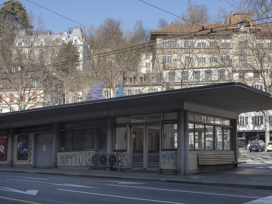 Installation view, Sarah Benslimane, The Way We Trust, Tunnel Tunnel, 2022. Photo: Julien Gremaud