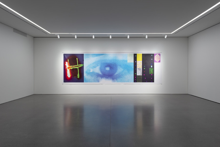 Linda Semadeni, Endless Love (Blue), 2023, Digitalprint auf PVC, 1.98 x 6.2 m, Im Besitz der Künstlerin