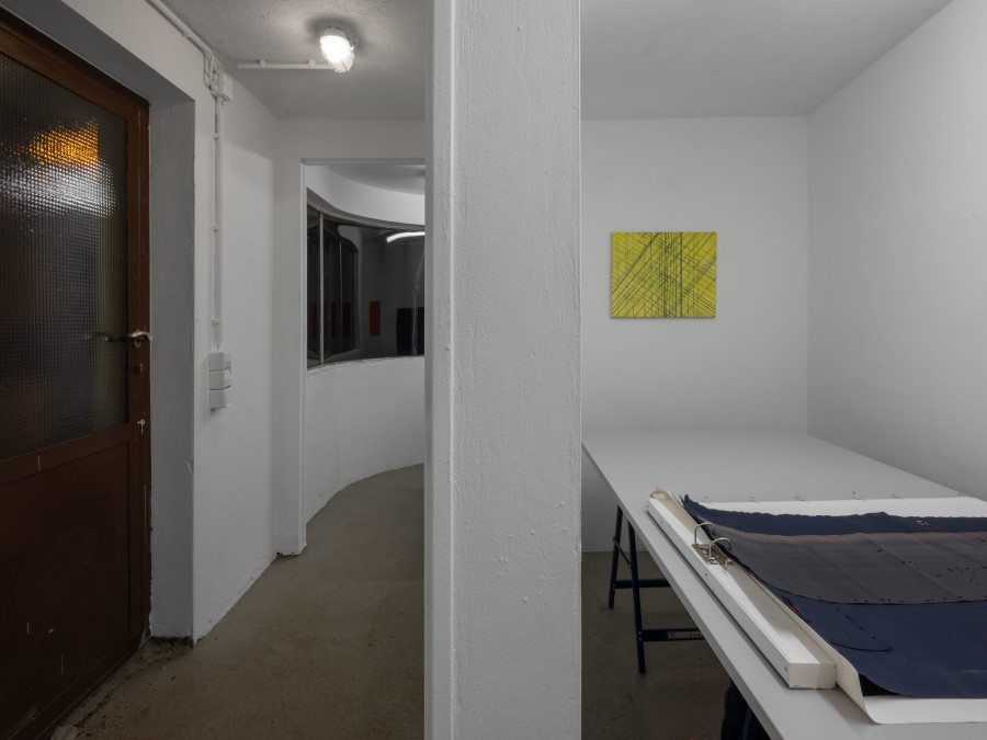 Exhibition view, IM MUELL IM PARK, Matthias Holznagel, Pförtnerhaus Freiburg, 2025.