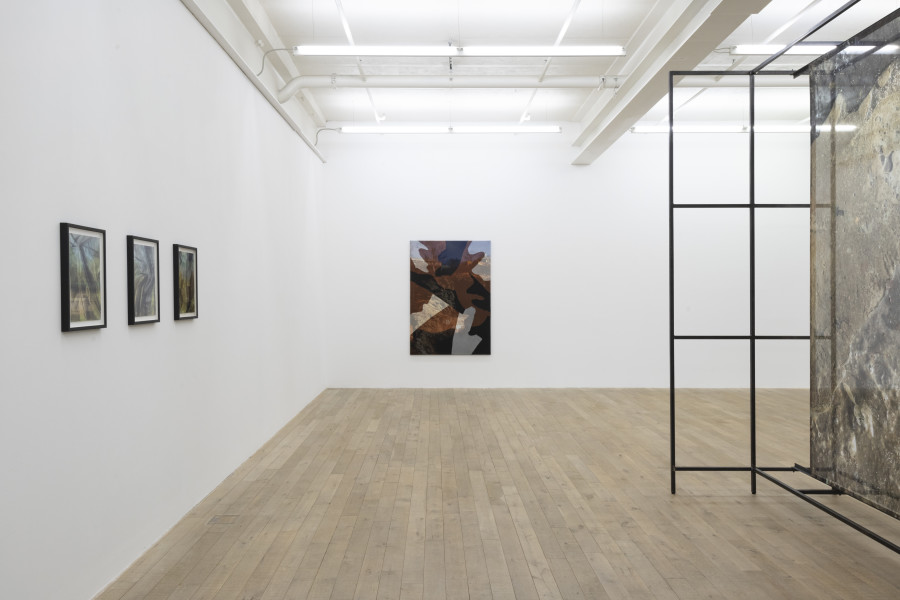 Installation view, „Eva Nielsen: Limestone“. Courtesy of the artist and Galerie Peter Kilchmann, Zurich, Paris. Photo: Sebastian Schaub.