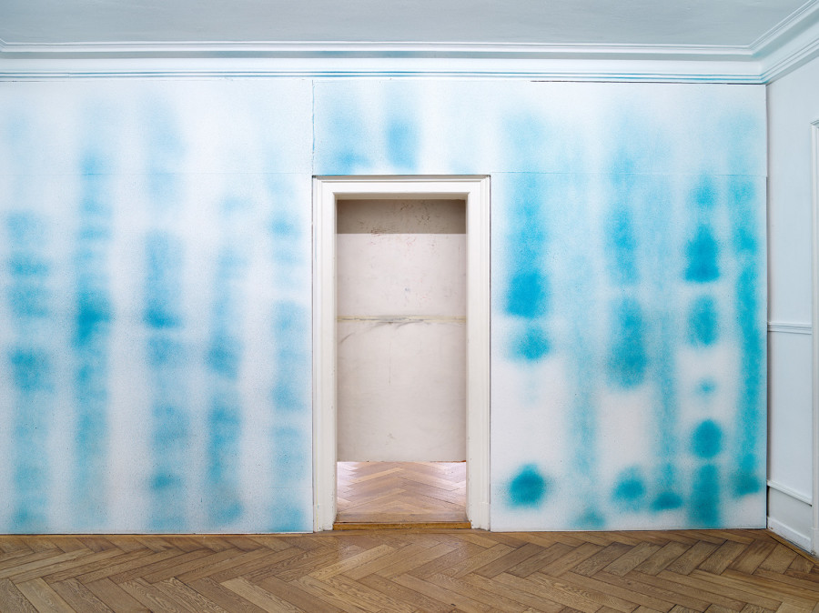 Izidora I LETHE, (im_pure) GLOWS , 2026; Hinterseite von Thomas Hauri, Ohne Titel , 2025, exhibition view Kunsthaus Langent- hal. Photo: Cedric Mussano, Kunsthaus Langenthal. Courtesy: Izidora I LETHE.