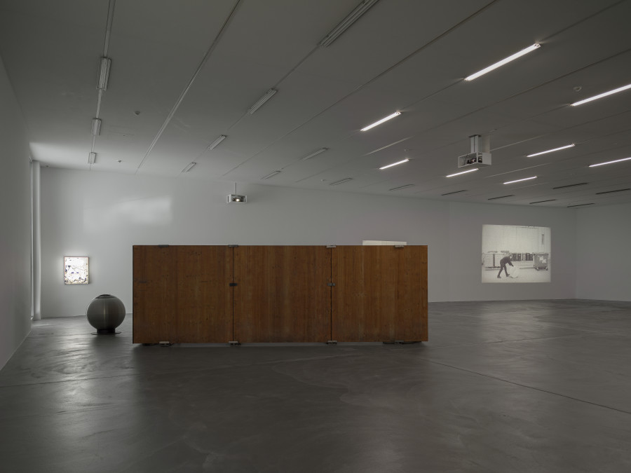 Klara Lidén, Over out und above, Kunsthalle Zürich, 2025. Image: Cedric Mussano