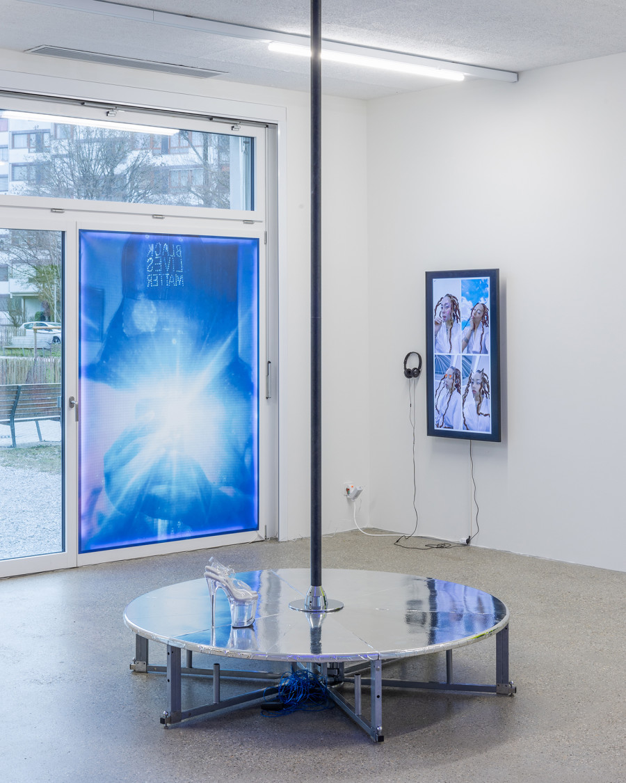 Exhibition view "F(r)ictions of Intimacy"; Luna Mahoux, Untitled, prints on canvas, dimensions variable, 2024 and Mélissa Airaudi, Commençons par la disparition du réel, video installation and pole dance, dimensions variable, 2021 at CALM - Centre d'Art La Meute, Lausanne, Switzerland, 2024 / Curation Caroline Honorien / Photo: Théo Dufloo / Courtesy of the artist- x-s and CALM - Centre d'Art La Meute.