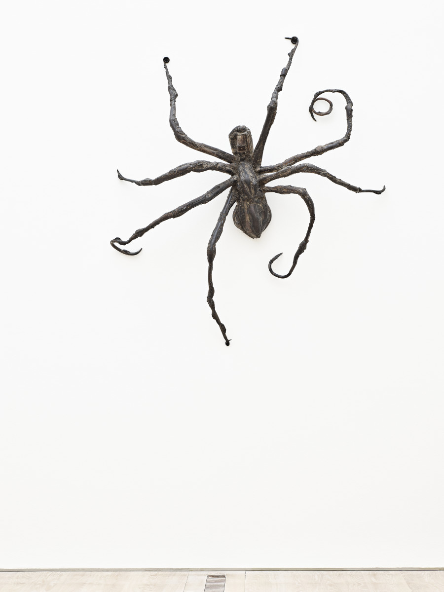 Louise Bourgeoise, Spider IV, 1996. Steel, wall piece, 198 × 175 × 53.3 cm. Private Collection, New York © The Easton Foundation / 2021, ProLitteris, Zurich Photo: Mark Niedermann