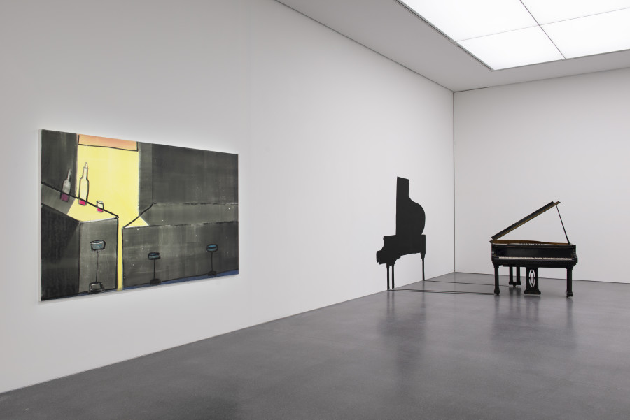 Zilla Leutenegger, Torkel, 2020 (links). Öl auf Somerset-Papier (Monotypie), auf Baumwolle aufgezogen. Piano Legato,
2021 (rechts).
Piano, mechanisiert
. Beide: Courtesy the artist and Galerie Peter Kilchmann, Zürich