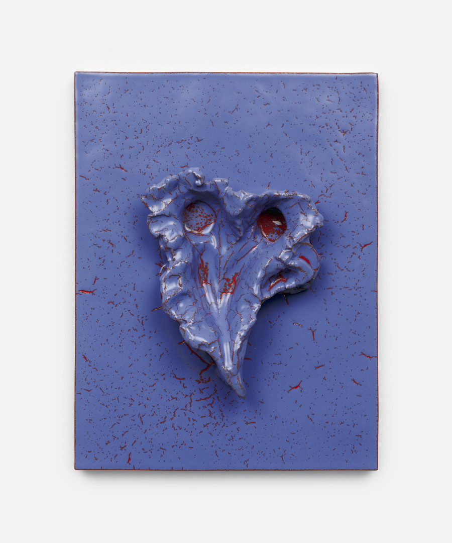 Mai-Thu Perret, Each time you bring it up it is new, 2024, Glazed ceramic, 54 x 25 x 24 cm. Photo: Mareike Tocha