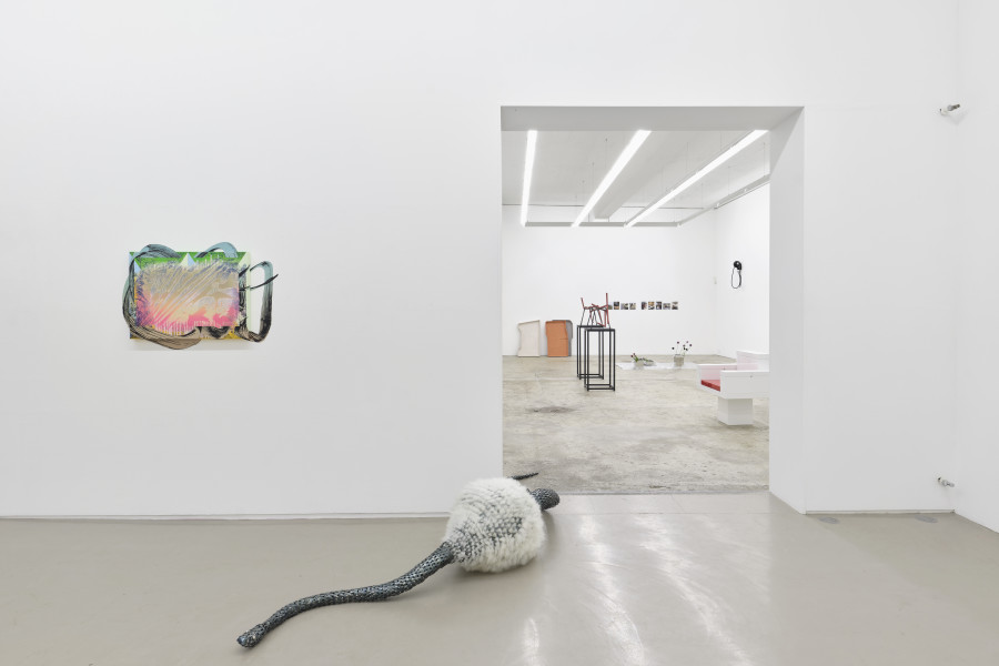 Exhibition view, «der zweibeinige Stuhl», 2023, Galerie Mark Müller