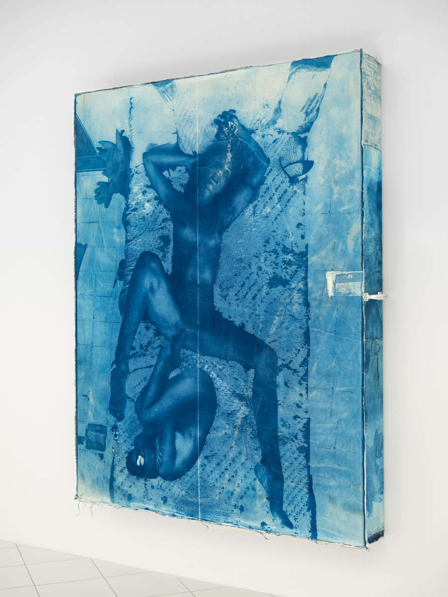 Maya Hottarek, Rebirth, 180x145x20, Cyanotipe on jeans, wool, aluminium, 2023. Photo credit : Philip Frowein (@philipfrowein)