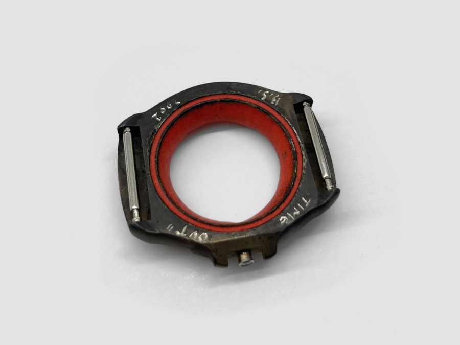 Bernhard Schobinger, Time Out, 2002, Ring made of stainless steel, diamond, enamel, 2.9 x 3.1 x 0.6 cm, Ring size 14, inner ⌀ 1.6 cm