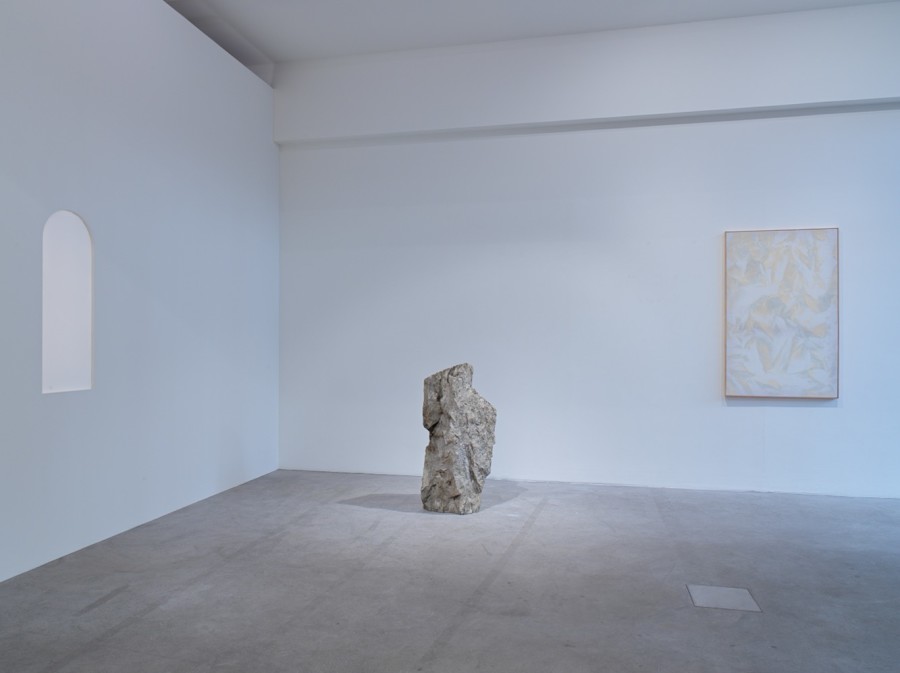 Exhibition view, Mirko Baselgia, materia viva, Galerie Urs Meile, Lucerne, Switzerland, 17.3.-29.4.2022, photo by Stefan Altenburger