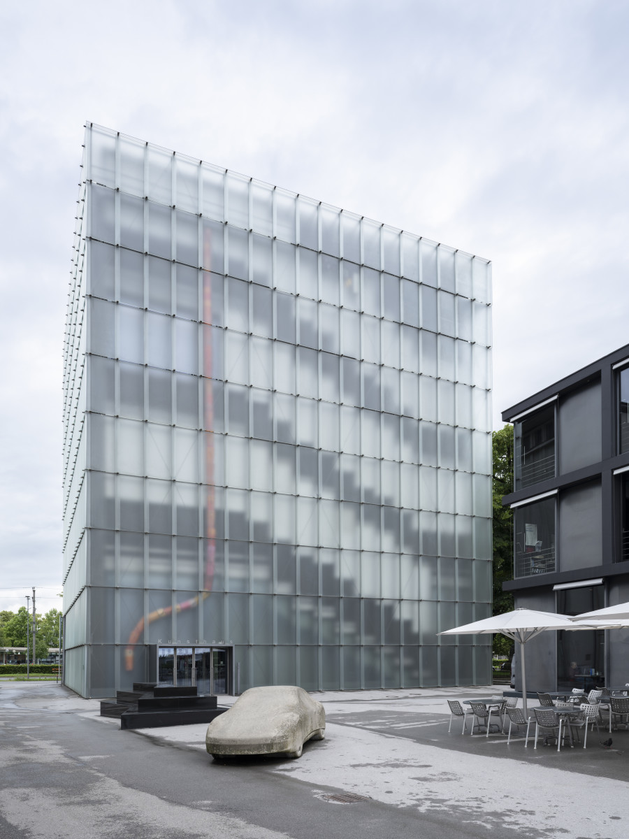 Cyprien Gaillard, When you expect flutes, it’s whistles, Installation view facade Kunsthaus Bregenz, 2026. Chute, 2026. Photo: Timo Ohler. © Cyprien Gaillard, Kunsthaus Bregenz. Courtesy of the artist, Sprüth Magers, Gladstone Gallery