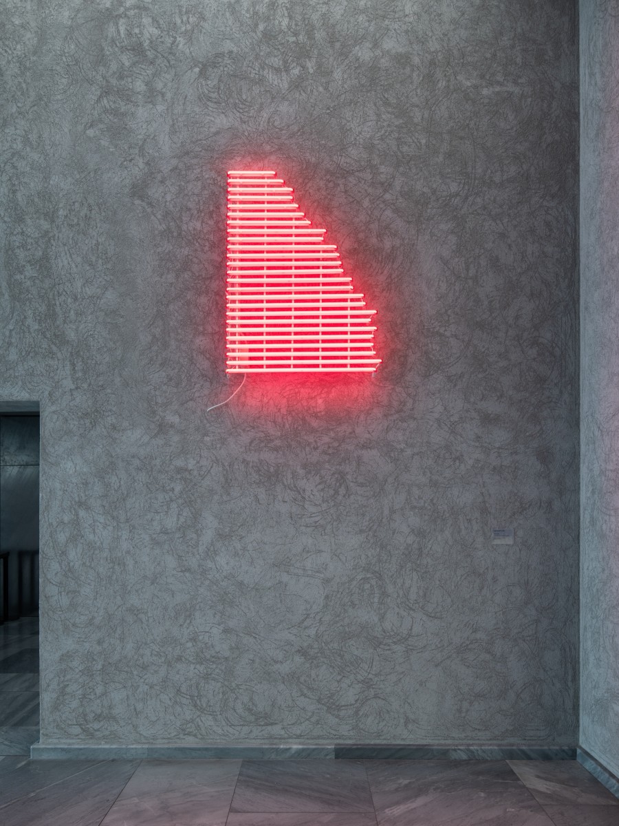Believers, Theaster Gates, 2018, Leuchtstoffröhren, rot fluoreszierend; Ed. 3/3, HxBxT: 124.5 x 100.6 x 10.2 cm, Inv. G 2018.22, Creditline: Kunstmuseum Basel- Geschenk des Künstlers, Photo Credit: Kunstmuseum Basel - Jonas Haenggi