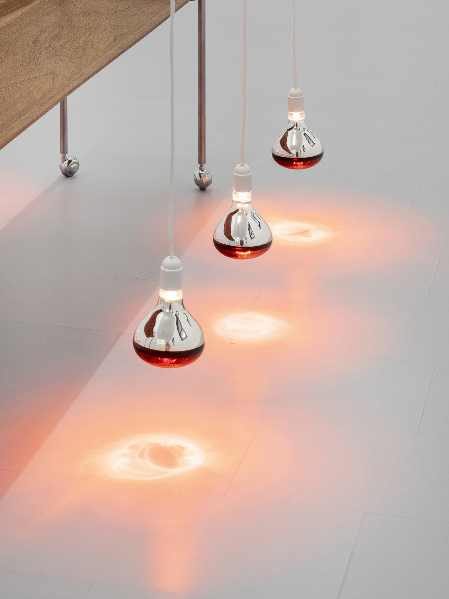 Detail of Clara Roumégoux, What the fire sees, 2023.
Wood, metal, heating lamp 180 x 40 x 75 cm. Courtesy of the artist and La Rada, Locarno. Photography by Riccardo Giancola