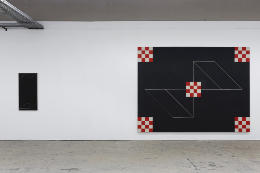 Werner von Mutzenbecher, Behälter, 80er; Figur, 1990 Ausstellungsansicht / Installation view Kunsthaus Baselland 2022. Foto/Photo: Gina Folly