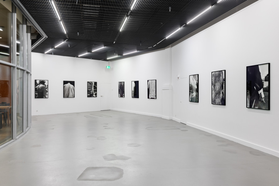Exhibition view, Lukas Hoffmann, strassenbilder, Kunsthalle Luzern, 2024. Photo credit: Kilian Bannwart