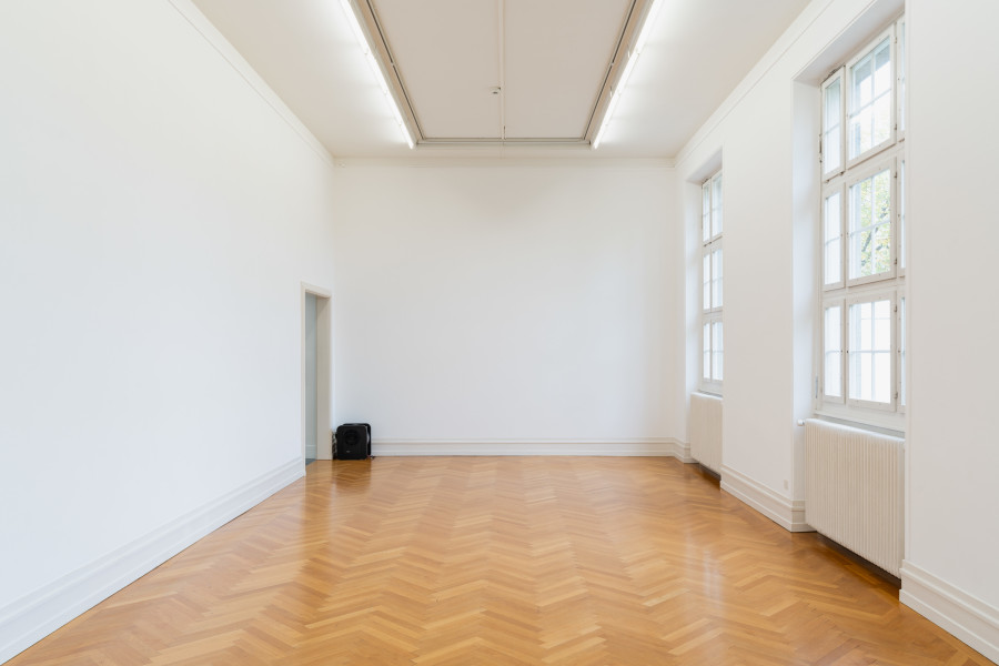 Exhibition view, Simnikiwe Buhlungu, *dissonated underings [hic!], after-happenings and khuayarings (sithi “ahhhh!”), Kunsthalle Bern, 2022 Photo: Gunnar Meier