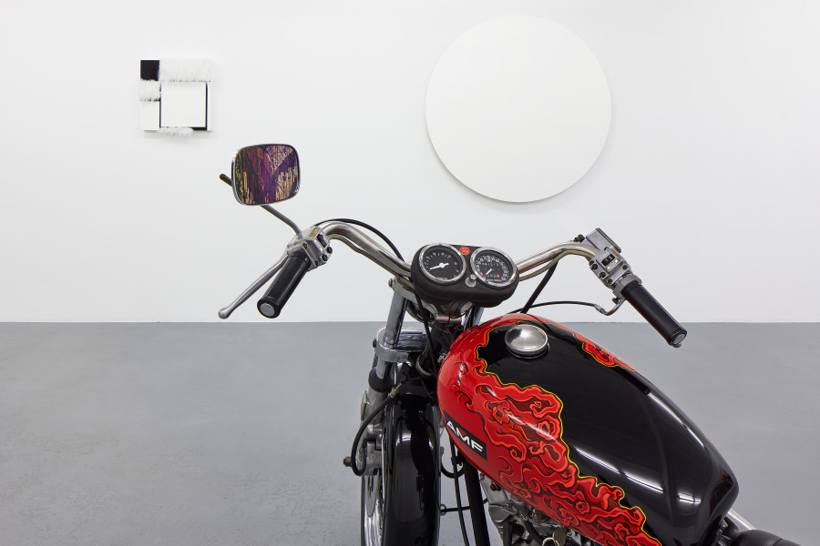Exhibition view, John Armleder, Sylvie Fleury & Olivier Mosset, galerie lange + pult, 2024. Photo credit: Sully Balmassière