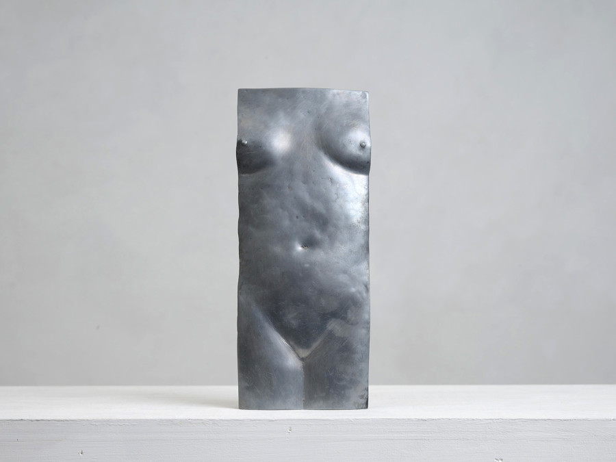 Markus Raetz, Untitled, 18./23.7.1986, Aluminum sheet, raised, 24.2 x 10 x 1.5 cm. Photo: SIK-ISEA, Zürich/Alexander Jaquemet, Erlach