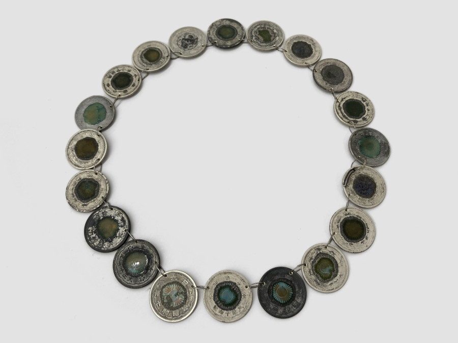 Bernhard Schobinger, Kiku (Chrysantheme), 2022, Necklace made of silver (Japanese 1 sen coins), enamel, 17 x 17 x 0.3 cm, Neckline 47 cm